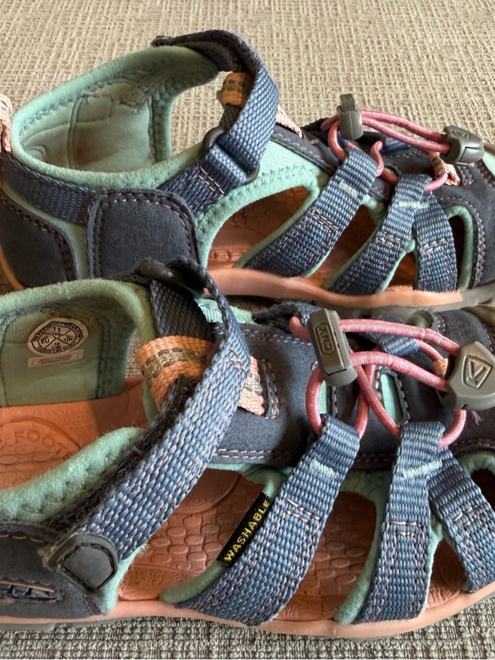 Keen Newport Girls Size 11 - Picture 2 of 5